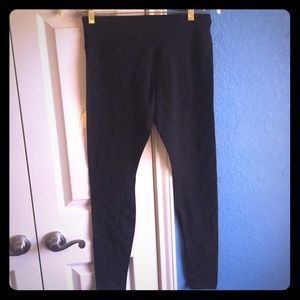 Size 8 mid rise Lululemon Wunderunders
